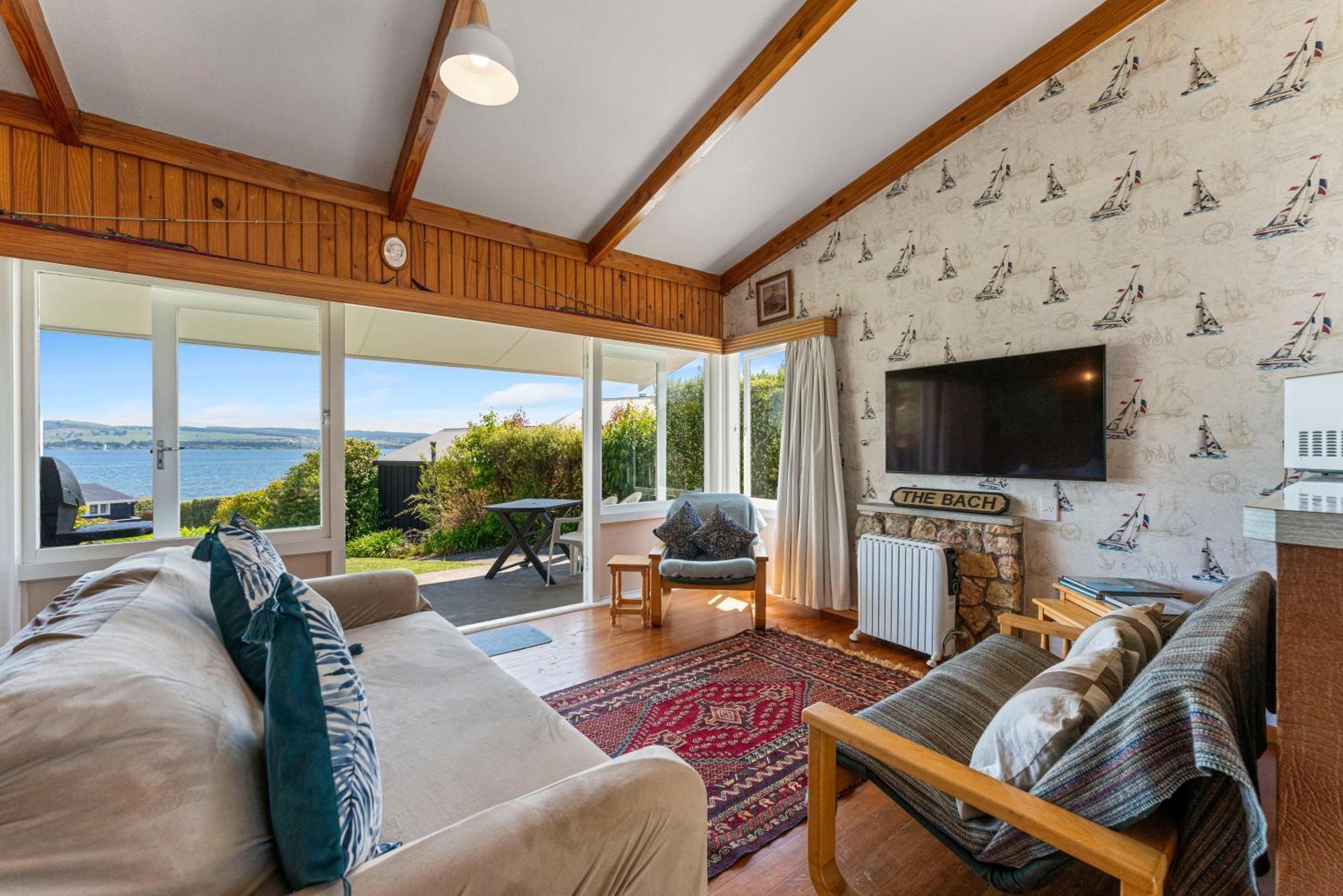 Lakeview Cottage - Rainbow Point Holiday Home Таупо Экстерьер фото