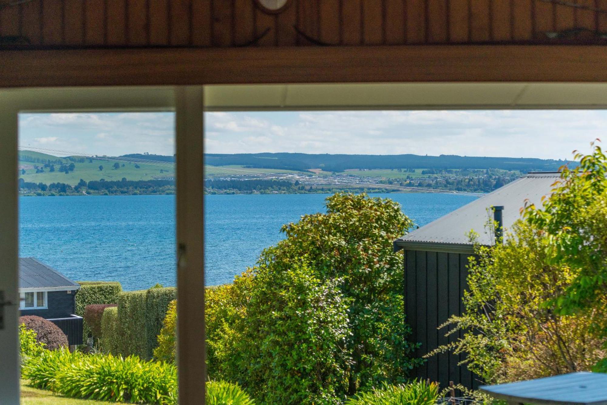 Lakeview Cottage - Rainbow Point Holiday Home Таупо Экстерьер фото